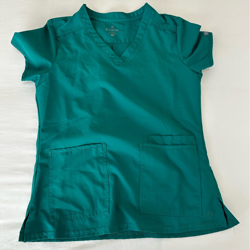Med Couture women’s Scrub top & bottom